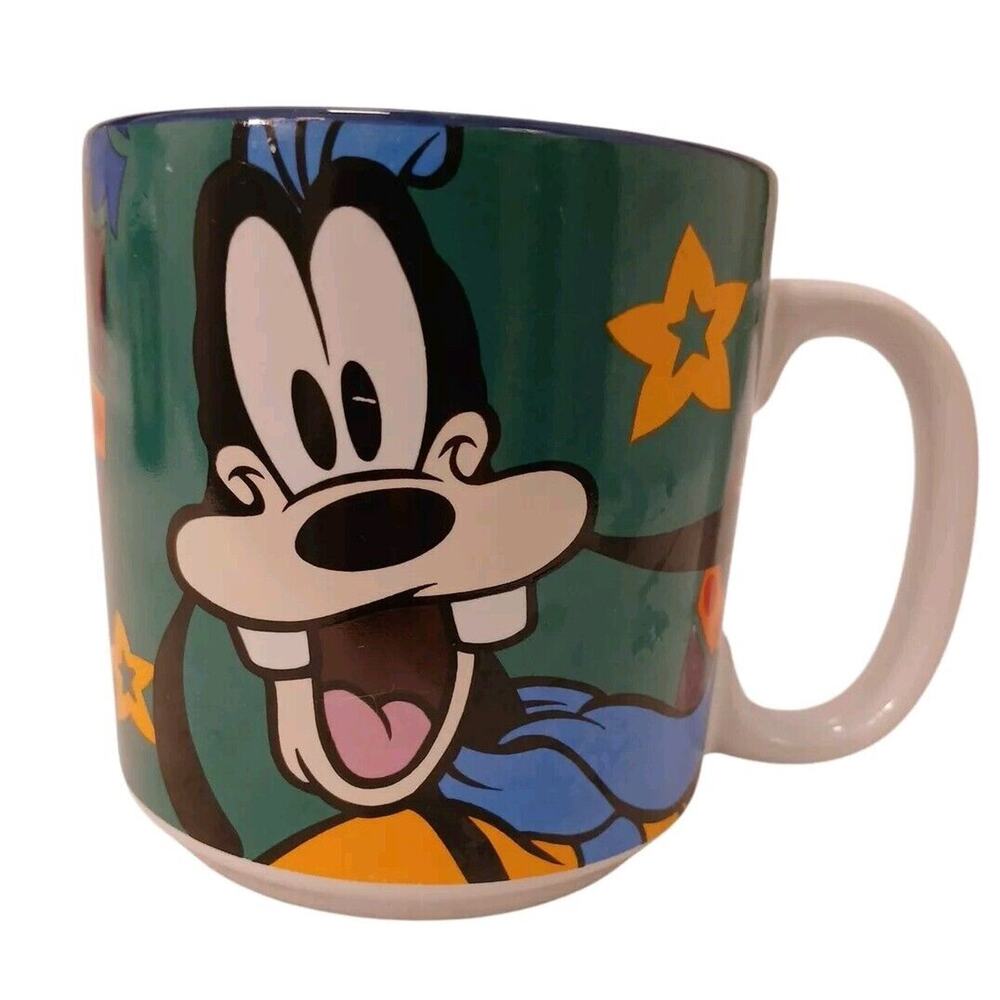 Disney Store Goofy Dog Christmas Mug Coffee CUP GREEN Holidays‎ Tree Collector's